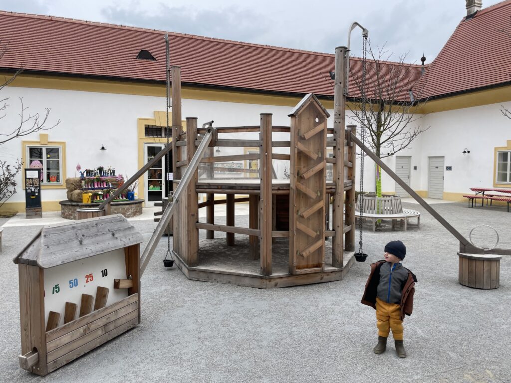Kam s deťmi za zvieratkami v Bratislave Schloss Hof 